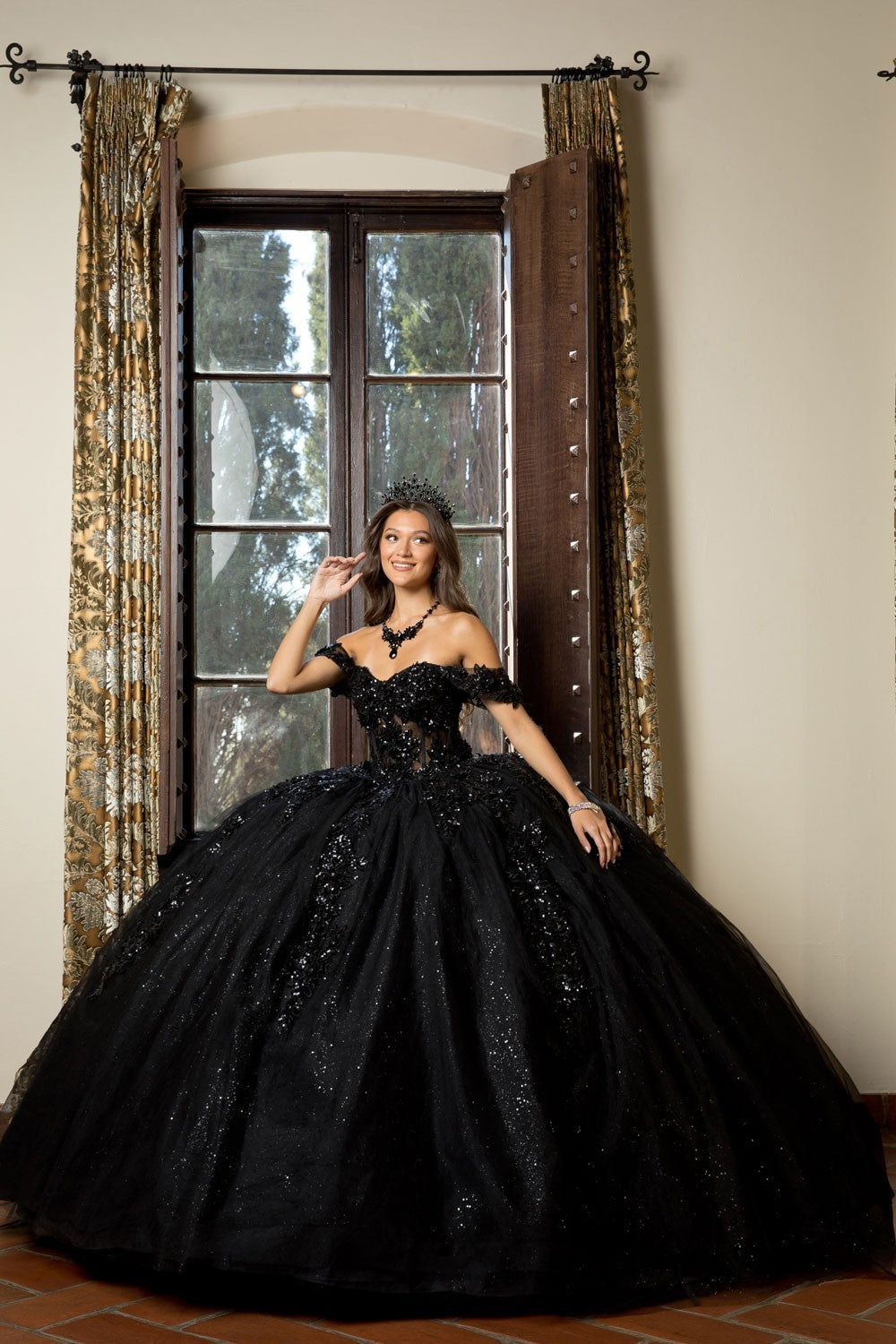 Detachable Sleeve, Sweetheart Neckline